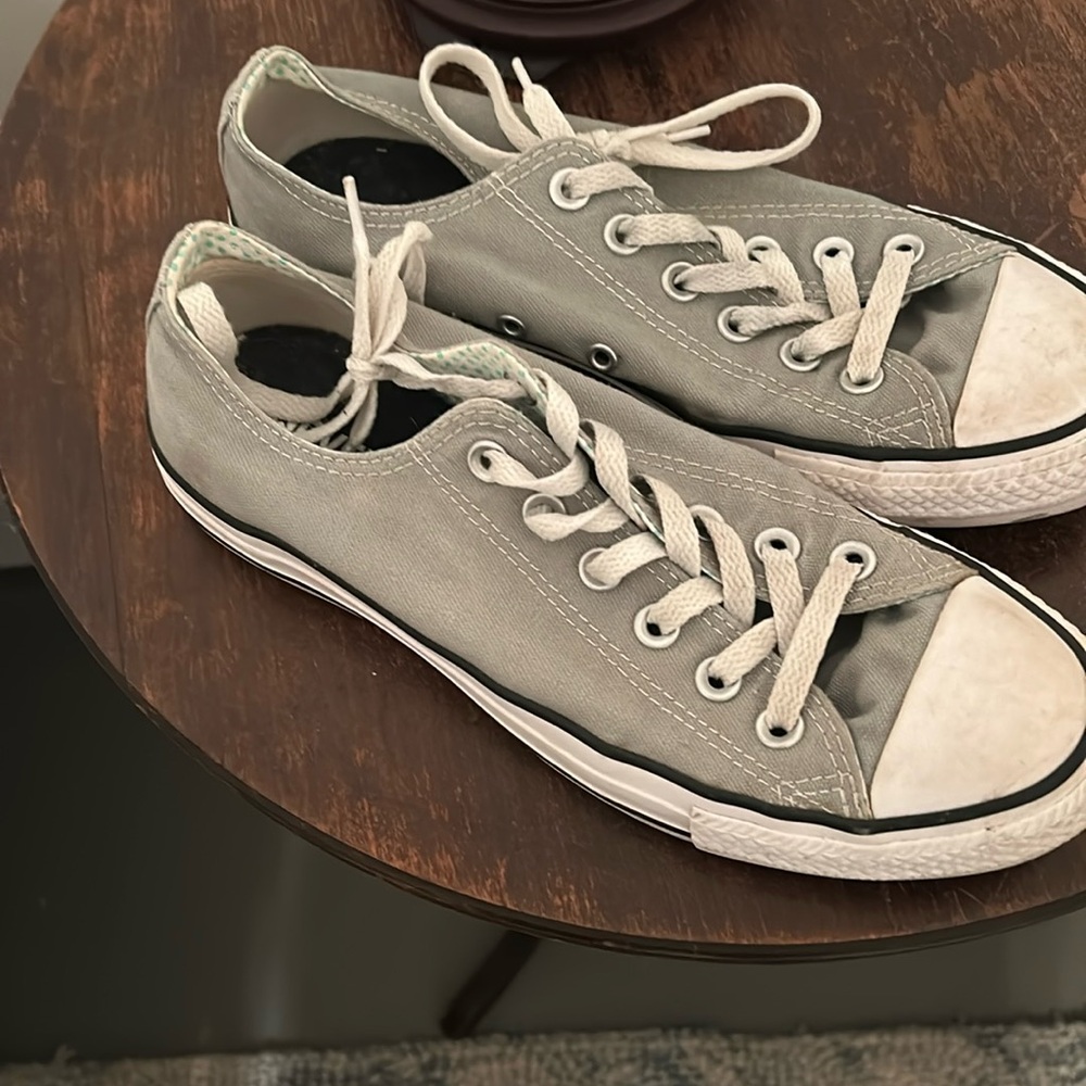 Converse all star size 8